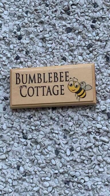 Bumblebee Cottage Donegal Town Exterior foto